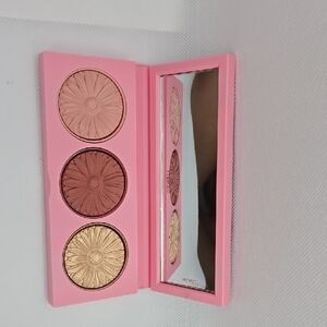 Clinic Good To Glow Makeup Palette